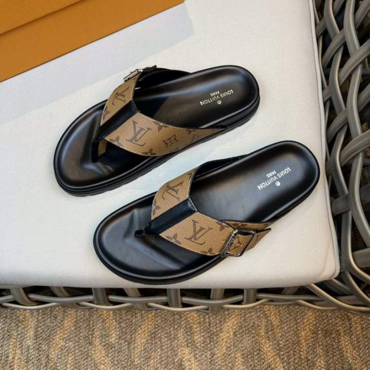Picture of Louis Vuitton Slippers _SKULVsz38-45mnf01081452
